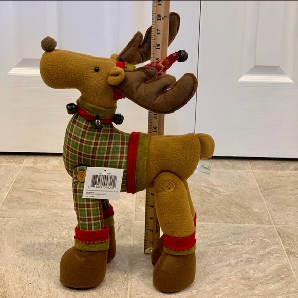 NEW Plaid Reindeer Holiday Door Greeter Porch Decor - Picture 8 of 9